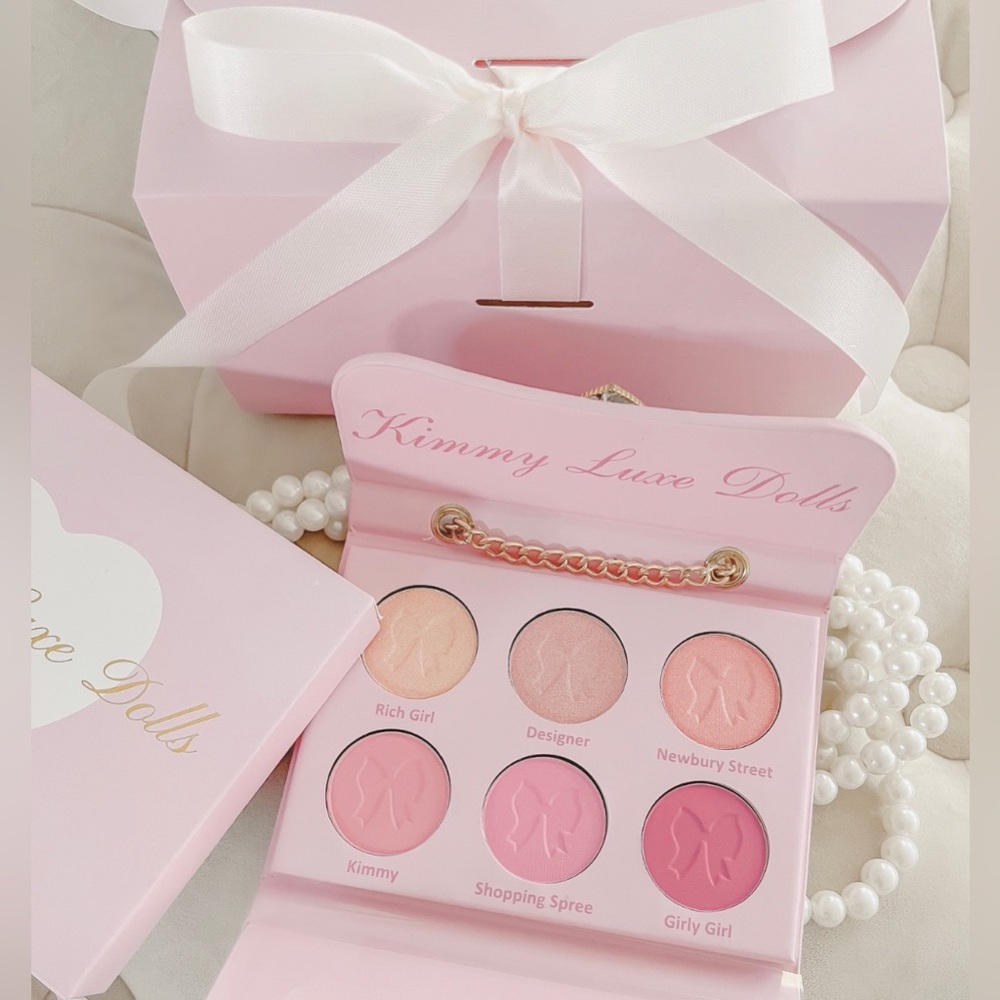 Pink purse eyeshadow palette